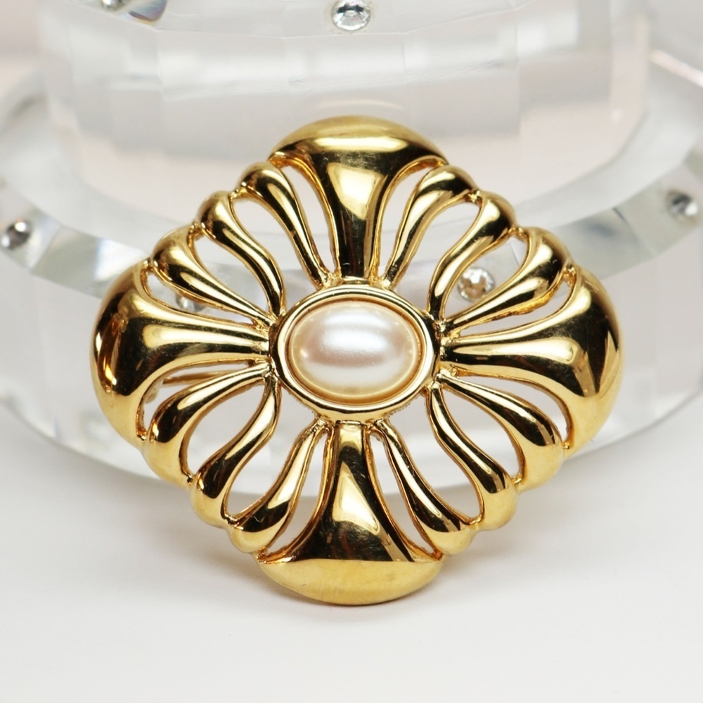 Monet Pearl Brooch - Picture 5 of 8